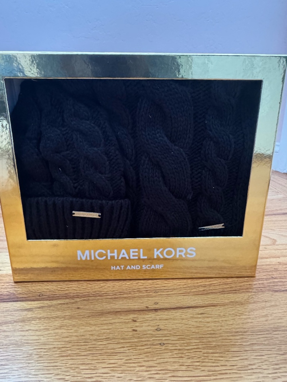 Michael Kors Brand NEW Cable Knit Hat and Scarf Gift Set in Box - Black
